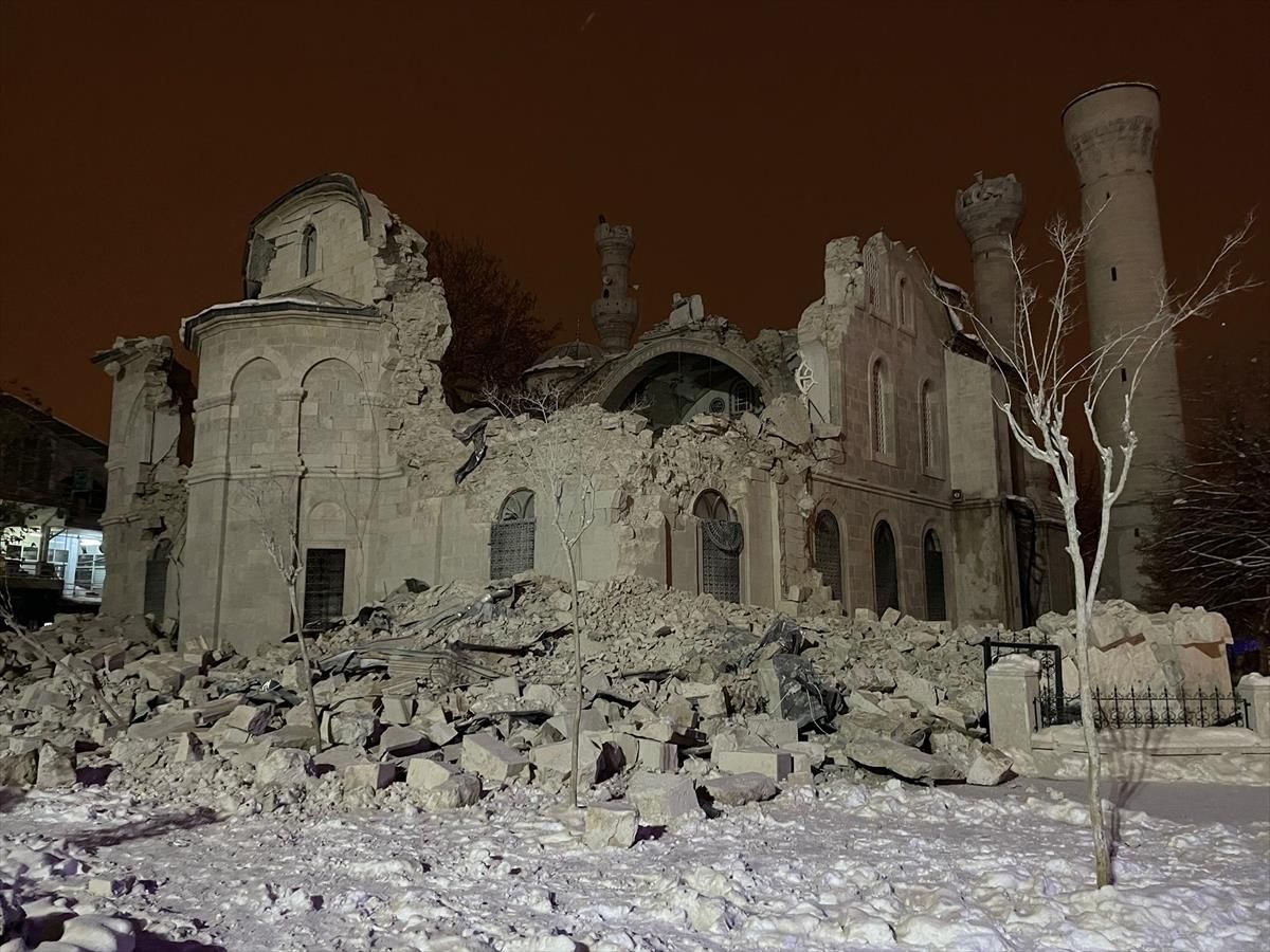 Depremde Yıkılan Malatya Yeni Cami