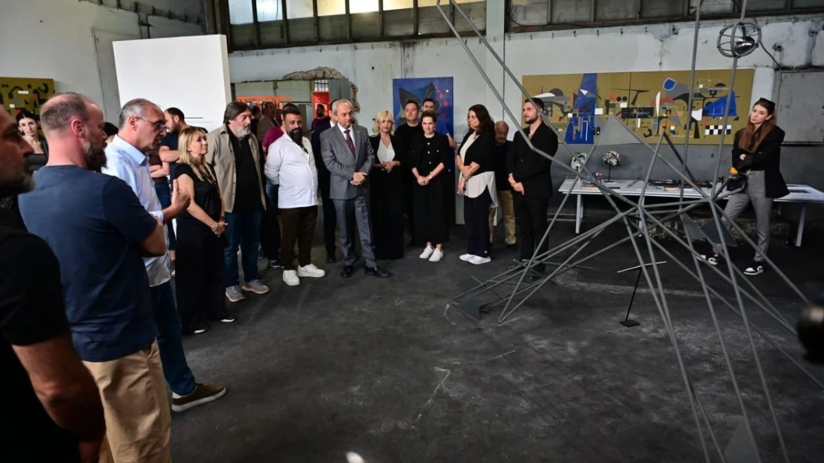 Kocagoz Pil Fabrikasindaki Bienal Sergilerini Gezdi 134350 20251105