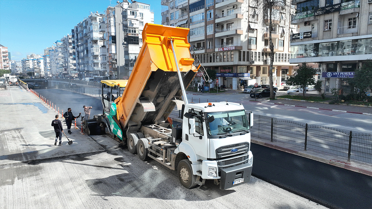 100'üncü Yıl Bulvarı'nda asfalt maratonu