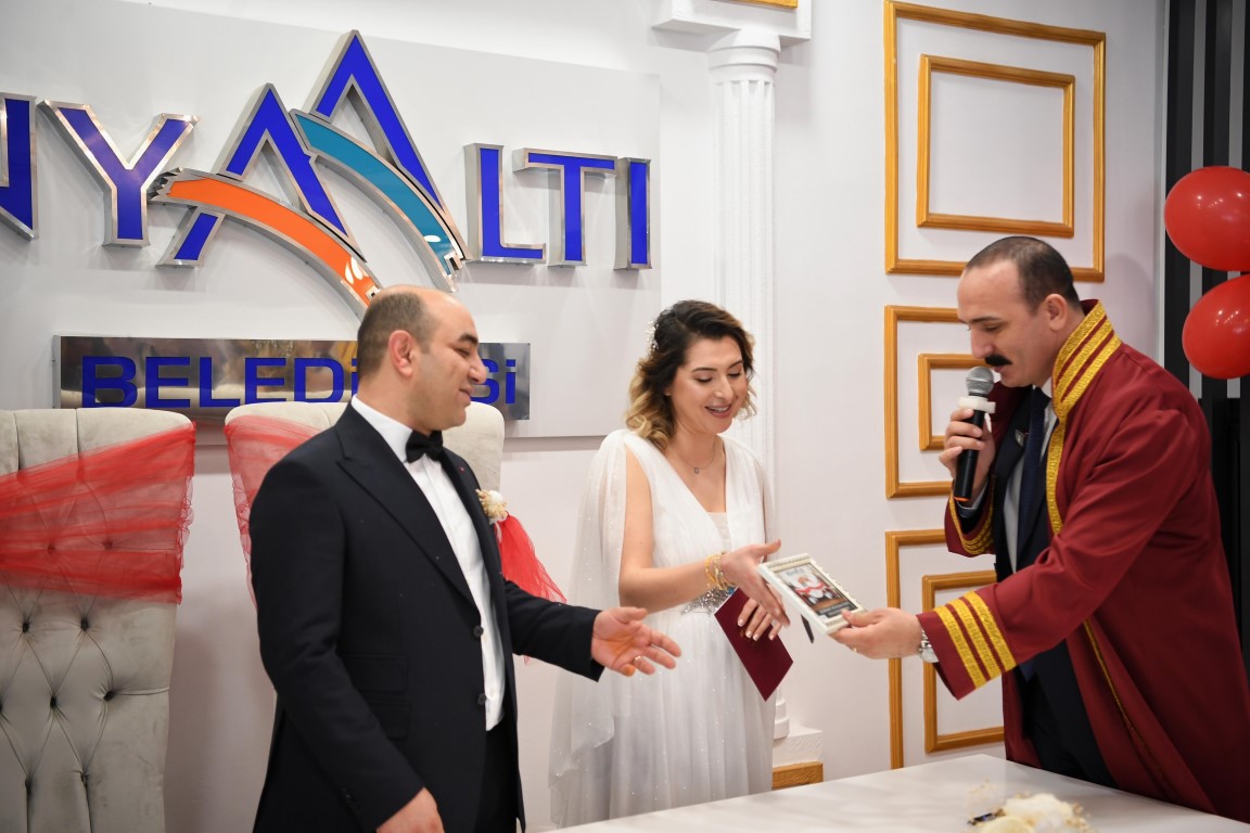 Kotan’dan Çi̇ftlere Sevgi̇li̇ler Günü’nde Sürpri̇z (2)