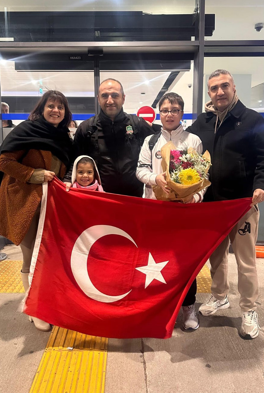 O Y U N C A K O K V E Y A Y I L E B A S L A D I I K I K E Z D 1175934 349316