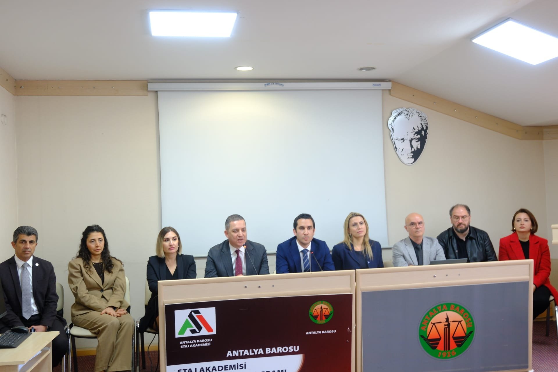 "Bakan Gürlek'ten demeçlerinde özen bekliyoruz"