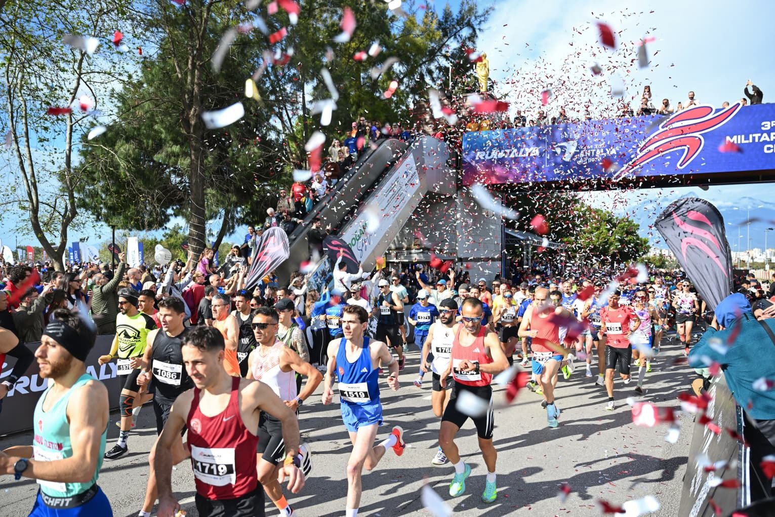 Runtalya Maratonu’na 82 ülkeden 10 bin koşucu katıldı