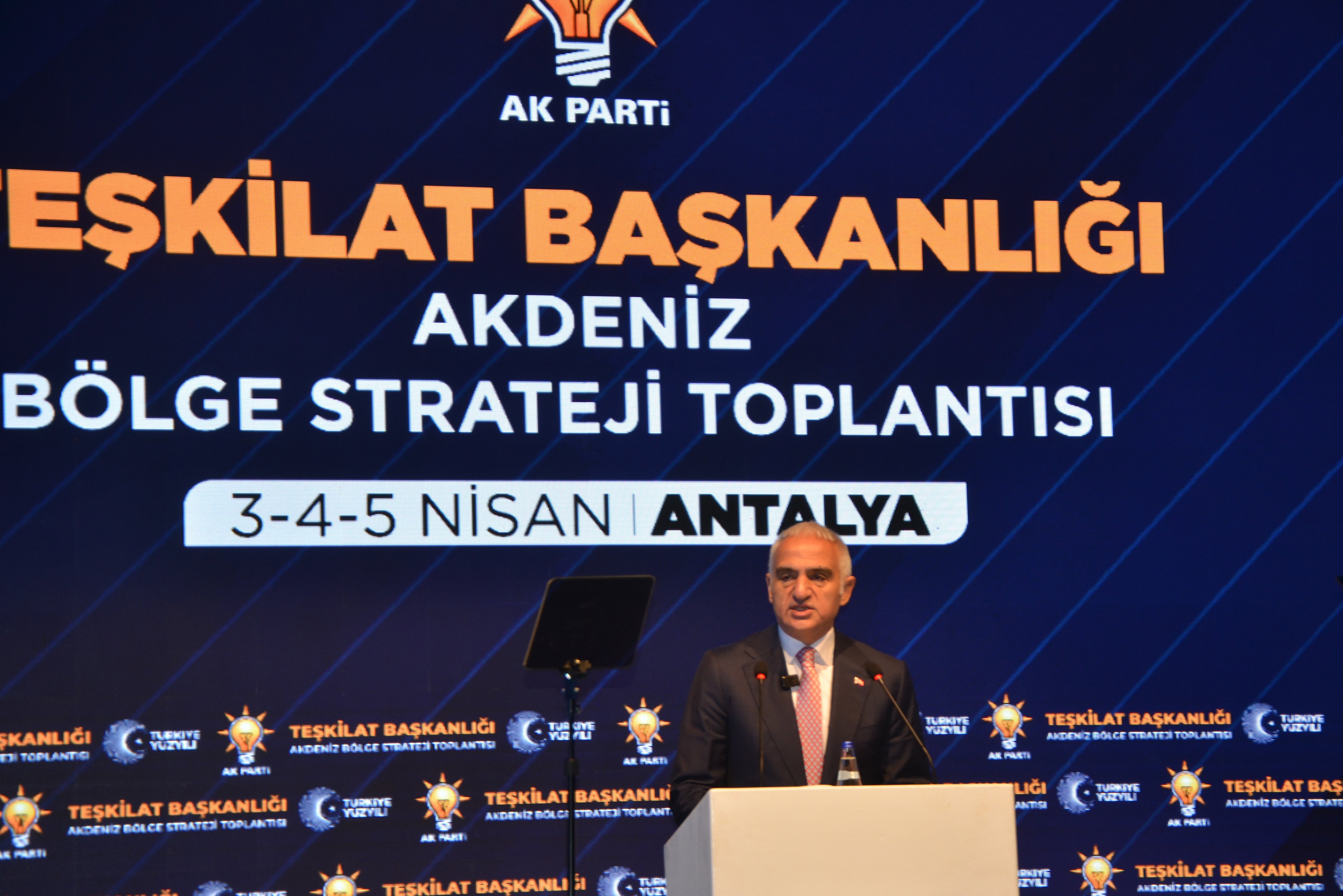 Rezervasyonların düştüğü Antalya'da Bakan turizmde rekorları anlattı