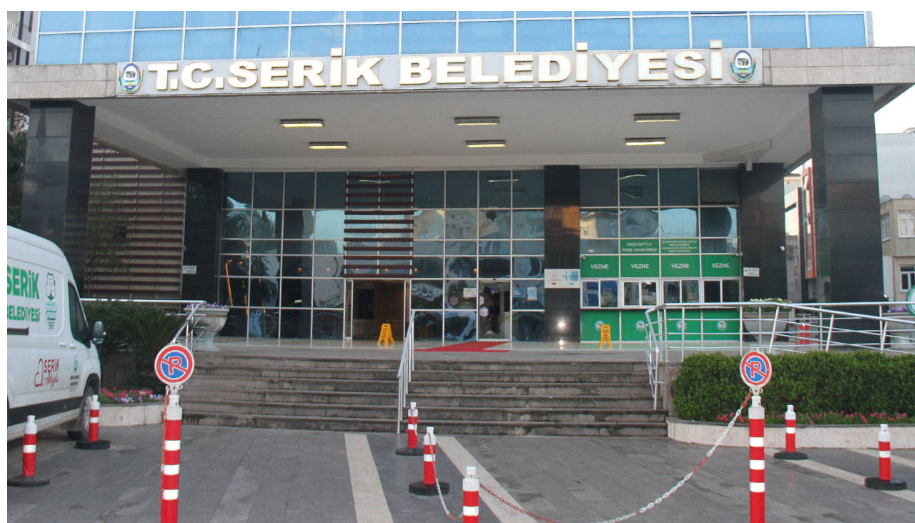 Serik belediye binasına saldırı