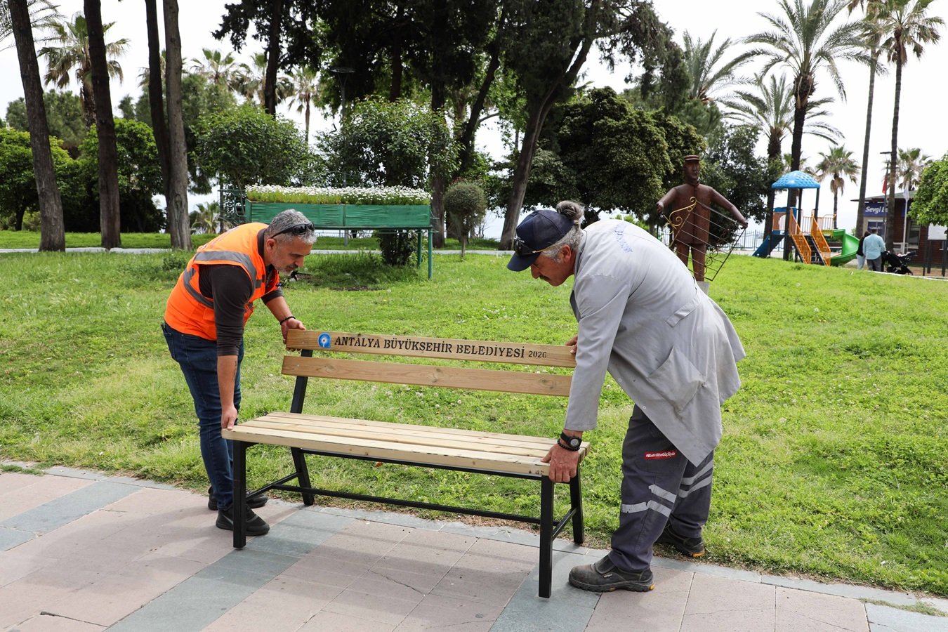 Emekle Üretilen Kent Mobilyaları Şehre Değer Katıyor (11)