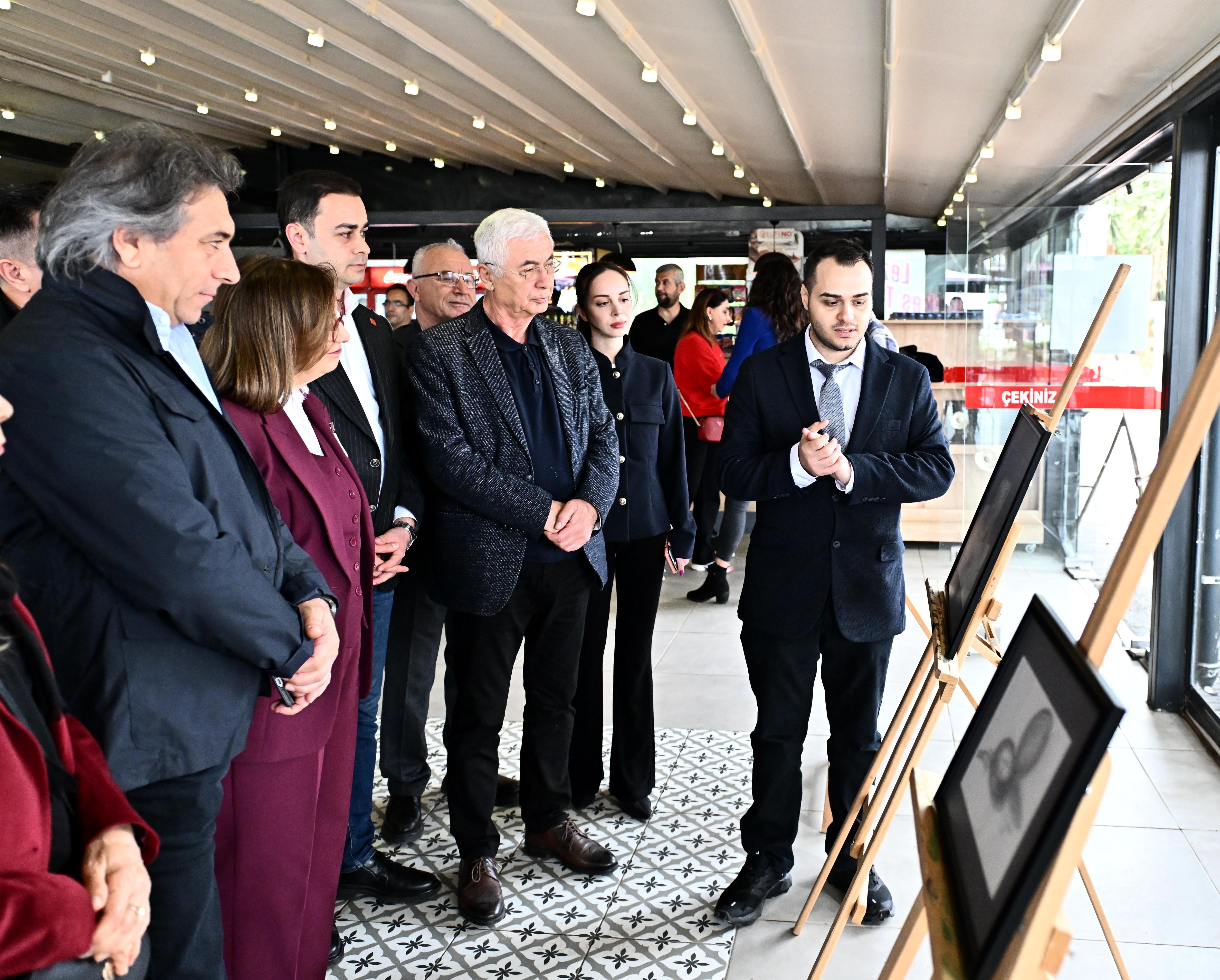 Engelsiz Kafe'de anlamlı sergi