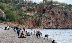 Antalya'da kasım sonunda denize girdiler