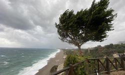 Antalya'da rüzgarın saatteki hızı 118 kilometreye ulaştı