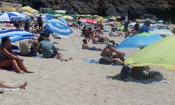 Sıcak hava arttı: Damlataş Plajı doldu, taştı