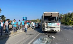 Antalya'da belediye ve otel personelini taşıyan araçlar çarpıştı: 6 yaralı
