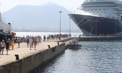 İngiliz turistleri taşıyan yolcu gemisi Alanya'da demirledi