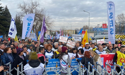 Antalya'da kamu emekçilerinin iş bırakma eylemine katılım yoğun oldu