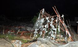 Gazipaşa'da hortum evlere ve seralara zarar verdi