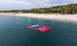 Denizde Türk ve Filistin bayraklarıyla destek mesajı
