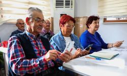 Antalya’da büyükler teknolojiyi cebine koydu!