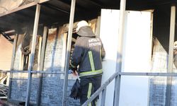 Aksu’da alev topuna dönen depo kullanılamaz hale geldi