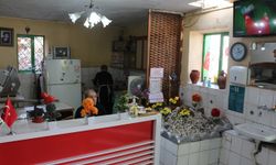 Müşteri değil, müdavim”: Pidecinin ortasında  100 yıllık mezar