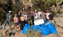 Yabancılar Antalya'nın çöpünü temizledi
