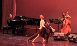 Antalya'da tutkunun dansı