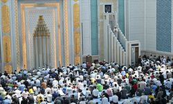 Diyanet  geleneği bozmadı: Yılın son hutbesinde yılbaşı eğlencesini hedef aldı