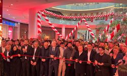 Antalyalı yağmur fırtına dinlemedi, o açılışa akın etti