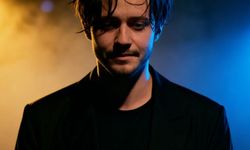 Antalyalı dijital  pop yıldızı Ayros,  daha sahneye çıkmadan yüzbinlerce hayran topladı