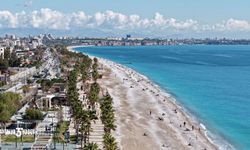 Yağmur gitti, güneş geldi: Antalya sahillerinde bahar havası