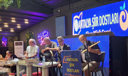 Şiir ve müzikle dostluk pekiştirdiler