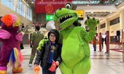 Antalya Havalimanı'nda çocuklara 23 Nisan karşılaması