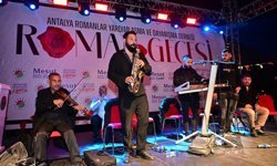 Kepez’de Romanlar Gecesi: Ritm kent meydanını sardı