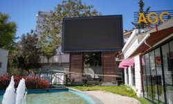 Parktaki LED ekranın ahşap ayağında ceset bulundu