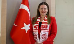 Büşra Özdemir'den Antalyaspor'a destek