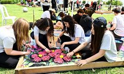 Muratpaşa’da çiçekler sanat eserine dönüşüyor