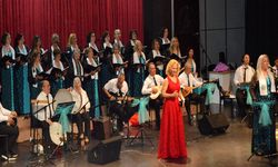 Kadın karavancılardan türkü konseri