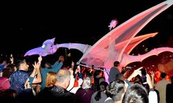 Tiyatro Festivali'ne renkli kortej