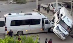 Serik'te minibüsler çarpıştı