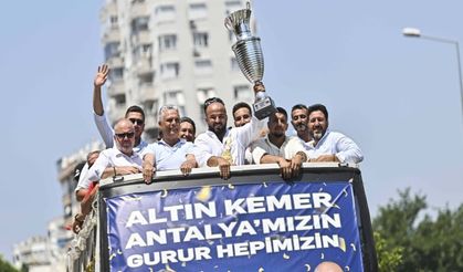 Okulu Antalya’da coşkuyla karşılandı