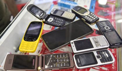 Veliler dijital bağımlılığa çareyi tuşlu telefonda buldu