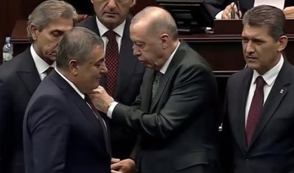 İsa Yıldırım  ceketine 5. parti rozetini taktı