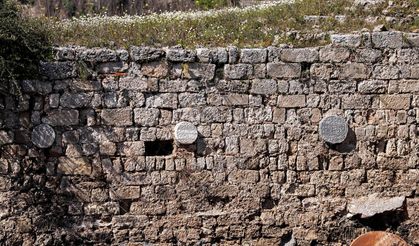 Kaleiçi’ndeki Selçuklu kitabelerinde ne yazıyor?