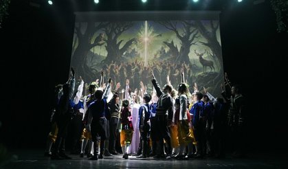 Ormanın muhafızları sahnede doğa mesajı verdi