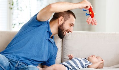 Babalık izni ikiye katlandı: 10 güne çıkarıldı