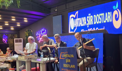 Şiir ve müzikle dostluk pekiştirdiler