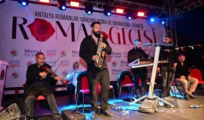 Kepez’de Romanlar Gecesi: Ritm kent meydanını sardı