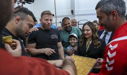 Özdemir’den güreşçilere sezon öncesi moral ziyareti