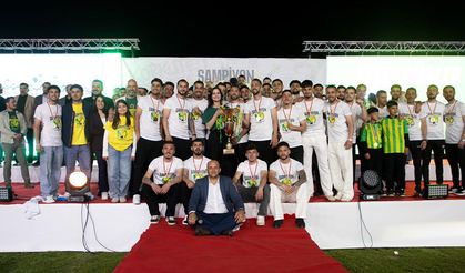 Korkuteli’de şampiyonluk coşkusu sokaklara taştı