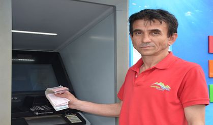 Haznede unutulan parayı bankaya teslim etti