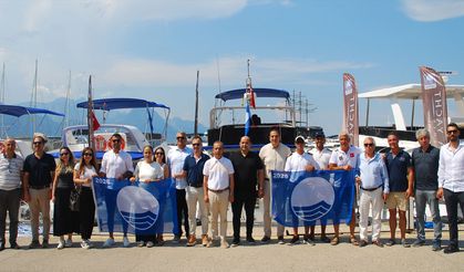 Kemer’de 5 turizm teknesine 'mavi bayrak'