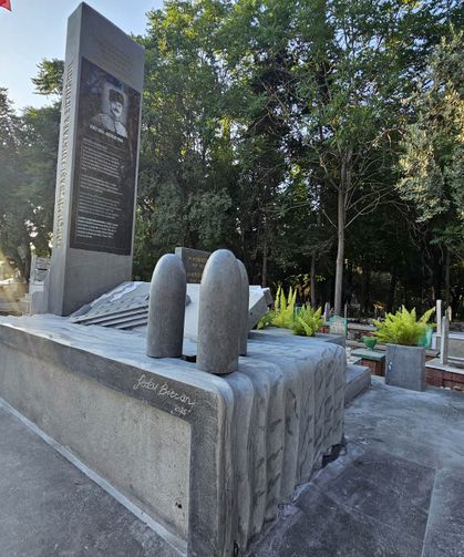 Antalya'nın kahramanı Yüzbaşı Aker'e anıt mezar